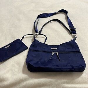 EUC Baggallini navy crossbody bag with 2 straps & RFID removable wristlet.